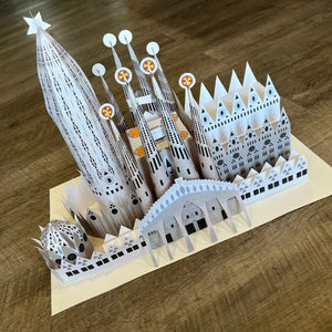 Pop-up kaart Barcelona - Panorama met Sagrada Familia - 3D wenskaart, souvenir, uitnodiging, cadeau en reisvoucher voor Spanje vakantie en stedentrip Pop-up kaart Barcelona - Panorama met Sagrada Familia - 3D wenskaart, souvenir, uitnodiging, cadeau en reisvoucher voor Spanje vakantie en stedentrip